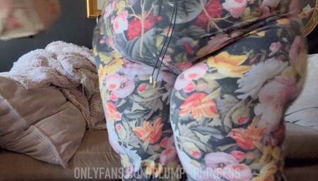 Greedy Girls Eat the BIG Burgers