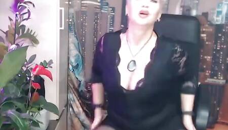 A Lustful Mature Stripper Dances Very Beautifully, After Which She Frantically Masturbates Standing!