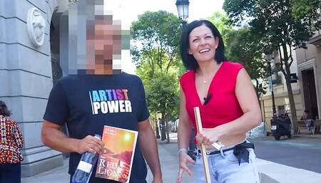 NO SUMMER WITHOUT A KISS! Mature Sandra V keeps looking for dudes to fuck