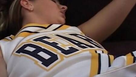 Amateur American cheerleader got her pierced pussy fucked