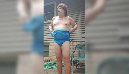 Plump curvy gurl getting naked outside!