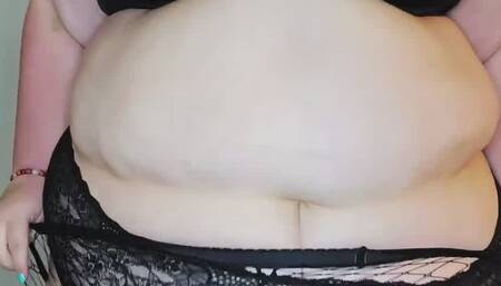 Ssbbw struggles trying on tight fishnets