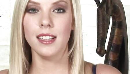 Britney Beth Drills That Pussy By Using Her Fingers & Big Dildo!