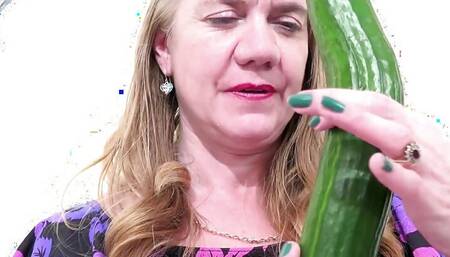 Lily May enjoy in food masturbation