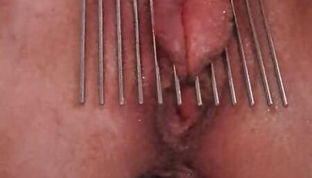 Rubbing clit trapped in comb