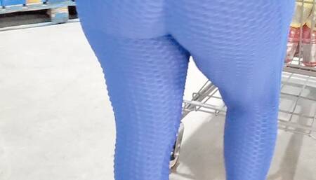 Big booty in Spandex closeup