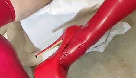 Swallowing my own cum in heels and latex