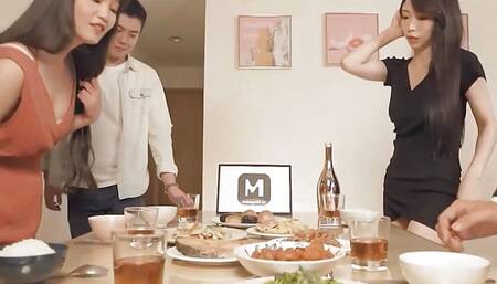 ModelMedia Asia - Enjoying the barbecuing on Mid-Autumn Festival, and having group sex