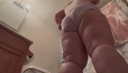 Naught milf pees while guest