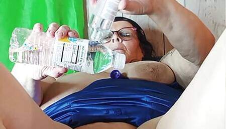 Wtf Shes Caught Cheating but Its Only a Bottle This Hot Pussy Eating