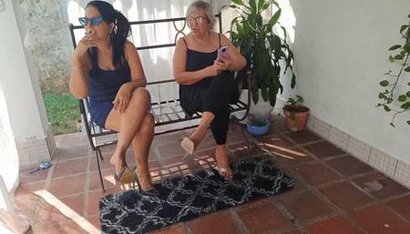 Gardener helps scratch the feet of two goddesses (1)