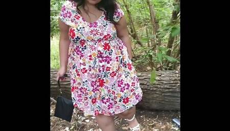 Pussy shown and masturbates under the dress in the park