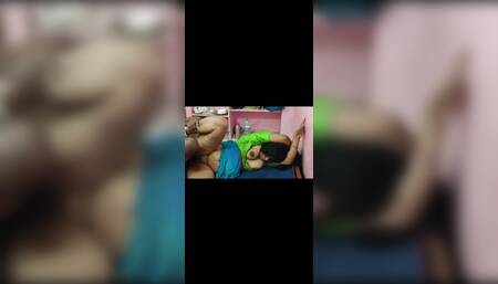 Beautyful green dress aunty cleaning in the hair beautyful pussy with boyfriend