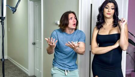 Big-boobed brunette Lola Pearl is enjoying jumping on a big dick