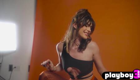 Sexy naked Keep Chambers shows hot ass