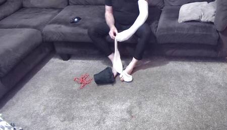 Foot Fetish the feet tie up the hands