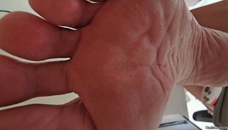 Unaware Giantess Working on Laptop Barefoot Pt 18