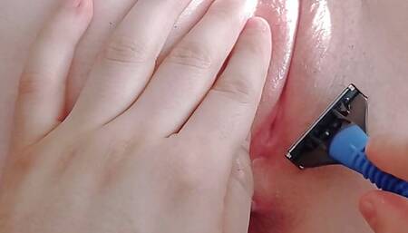 My older stepcousin makes me shave her fat milf pussy while my stepuncle is at work NCST