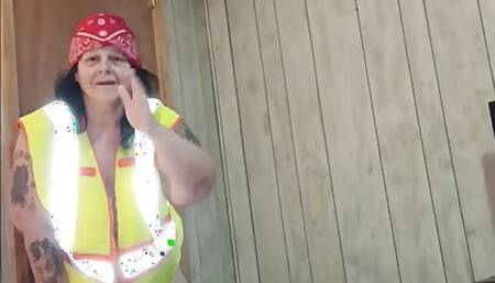 This Horny Construction Worker Picks up Trash N Lets U Bend That Ass