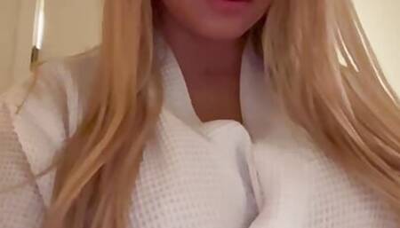 Horny USA MILF Fucks Herself Hard