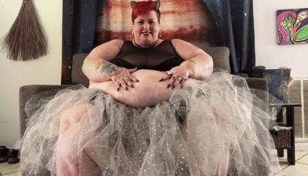 Massive Giantess Reenaye Starrstuffer Fattens You Up SD
