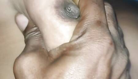 Gujrati bhabhi ne devar ko ghar bulaakar rat ko chut ka pani nikal diya