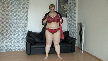 FIRST VIDEO AND SOLITARY PLEASURE FOR BBW SLUT
