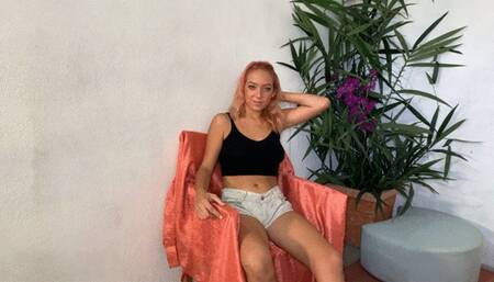 Monique arrested into her apartament