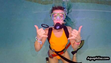 Aquaphilias- Tampa Bae- Her First SCUBA Lesson