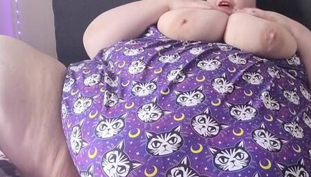 SSBBW TRIES NEW THRUSTING DILDO UNTIL SHE CUMS