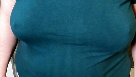 Slapping just one tit 250x