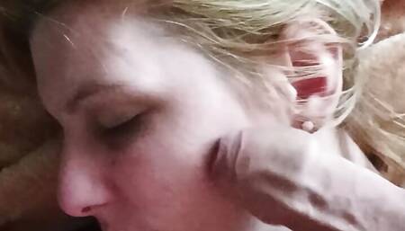 Sexy Blonde Babe gave a good blowjob and gets Cum on her Face