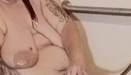 This Construction Worker Get All Dirty with the Biggest Shower Head Vibration Could Get