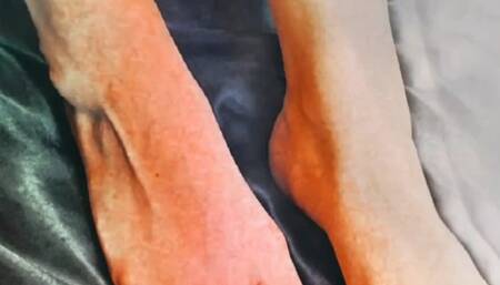 Sensual Footjob with Sapphira