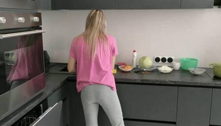 Pee in your pants and panties MP4 HD 720p