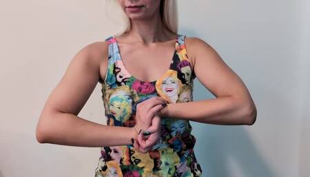 FLEXING MY BICEPS TURN YOU ON | Marilyn