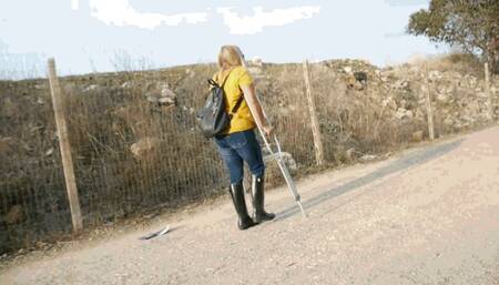 With a broken leg on crutches MP4 (1920x1080) FHD