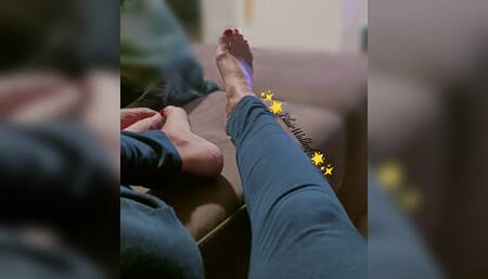 Fairy feet in the bathroom with passione Red enamel