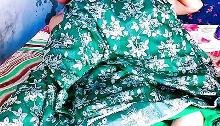 Very Hot Kaamwali Bai ko akele dekh kr Malik ne chod dala. Indian Malik found his maid ass cleavage naked that made him crazy Fu