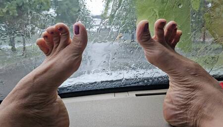 Milah Arches sexiest highly arched feet under the rain