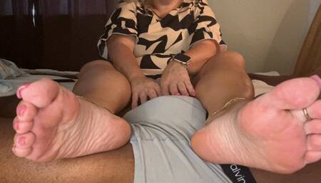 Splendidheels pink cat eye nails handjob with feet in view