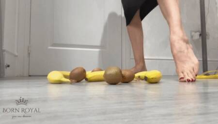 Crushing Bananas and kiwis (voice)