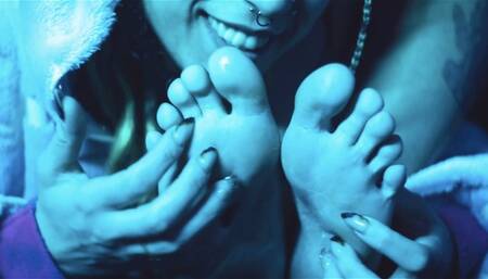 D'louise Loves Tickling Her Girlfriend's Feet
