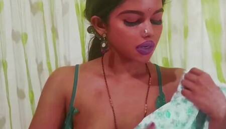 Sexy Indian Bhabhi solo show in saree