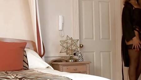 British MILF Tory Lush plays with her pussy