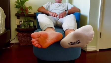 Sexy Feet Show + Hard Dick