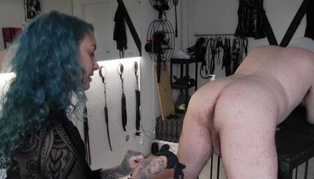 Mistress Lilli Bayle fingering and strap-on