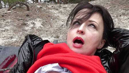 Hard self-fucking on a sandy dune