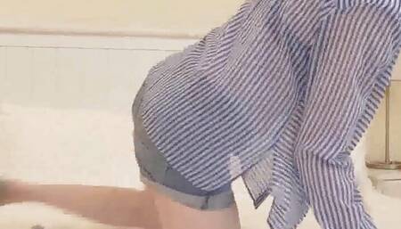 Scarlet Red Masturbates and Has Several 'orgasms'