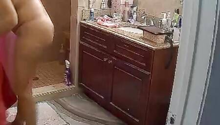 Caught Sexy Stepmom After Shower on Camera